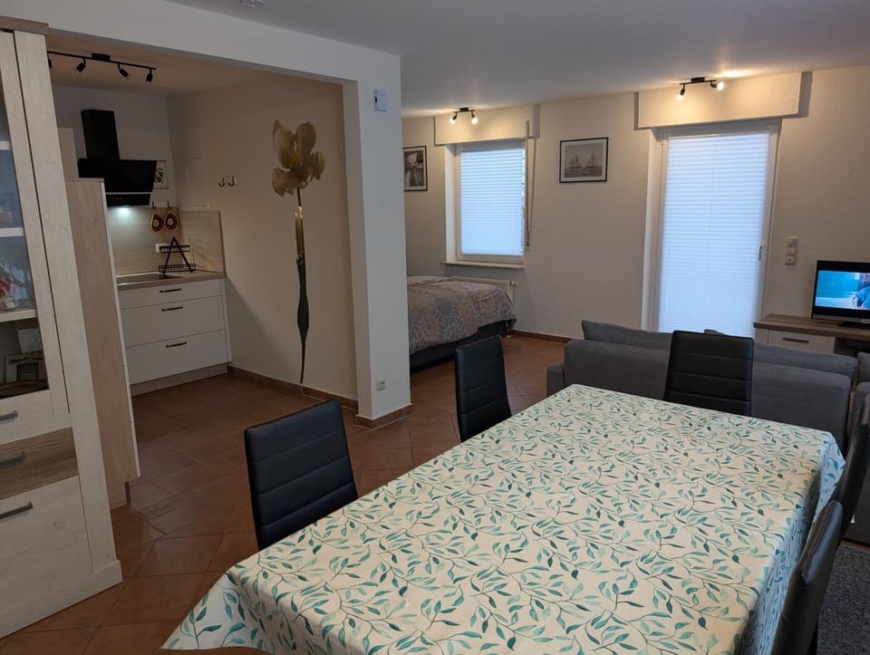 Photo of the whole room, Dining area