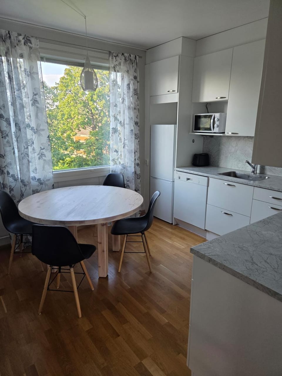Dining area, kitchen