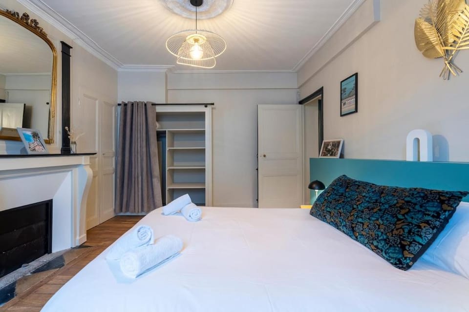 Medieval heart, renovated with large rooms Apartment in Vannes