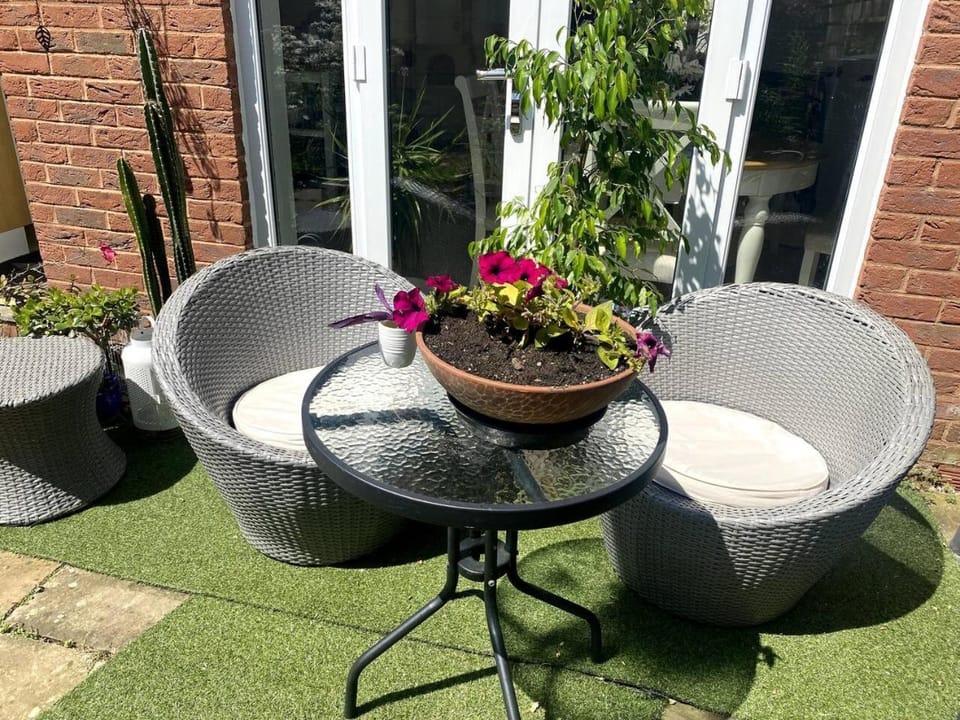 Patio, Day, Garden, Seating area, Garden view