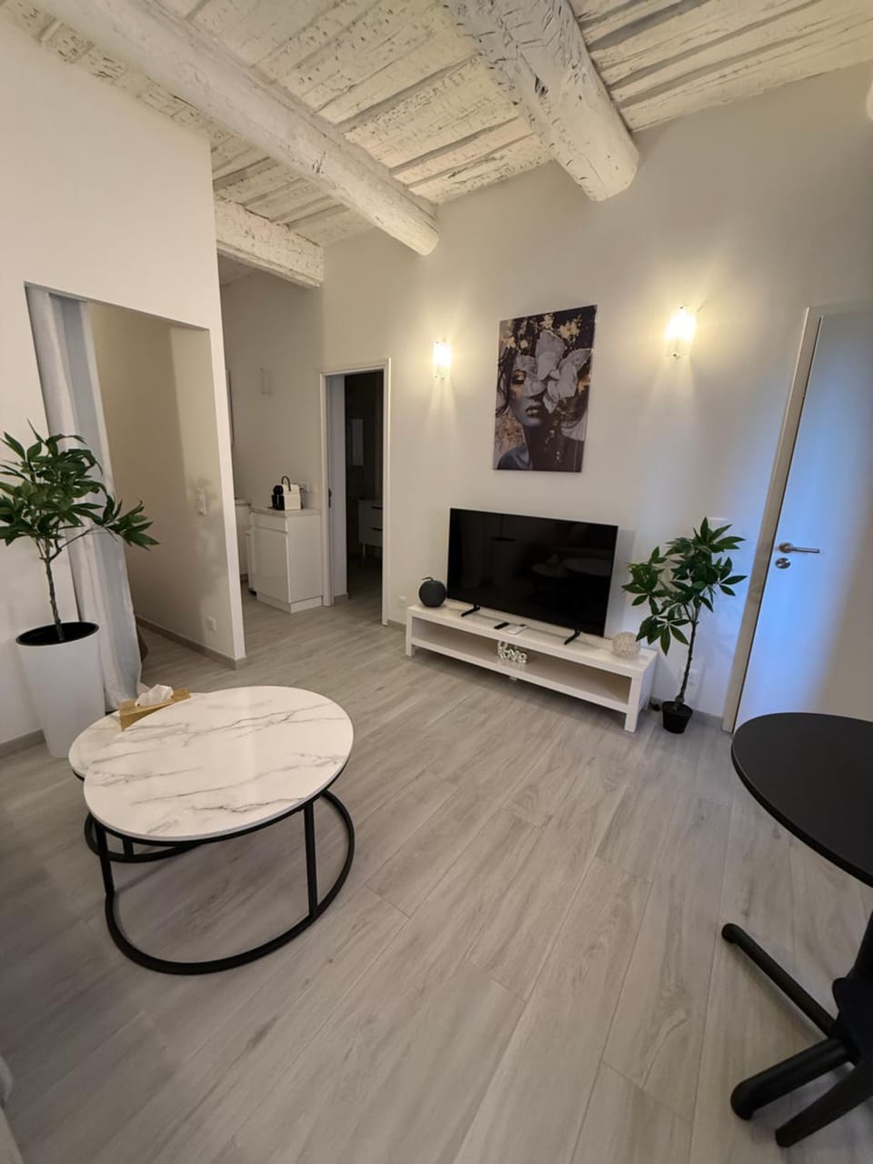 Tres Grand studio neuf 50 m du port Lovely charrons 3 Apartment in Saint-Tropez