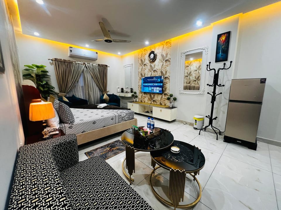 Living room, Photo of the whole room, Seating area, air conditioner