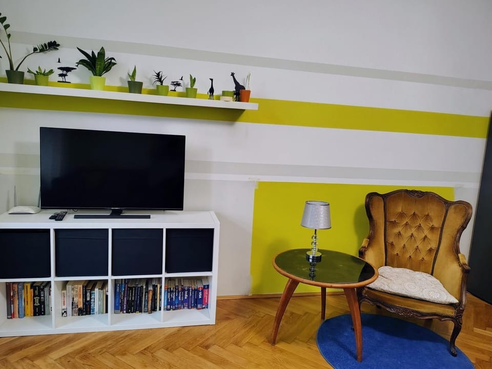 Communal lounge/ TV room, Living room, Seating area