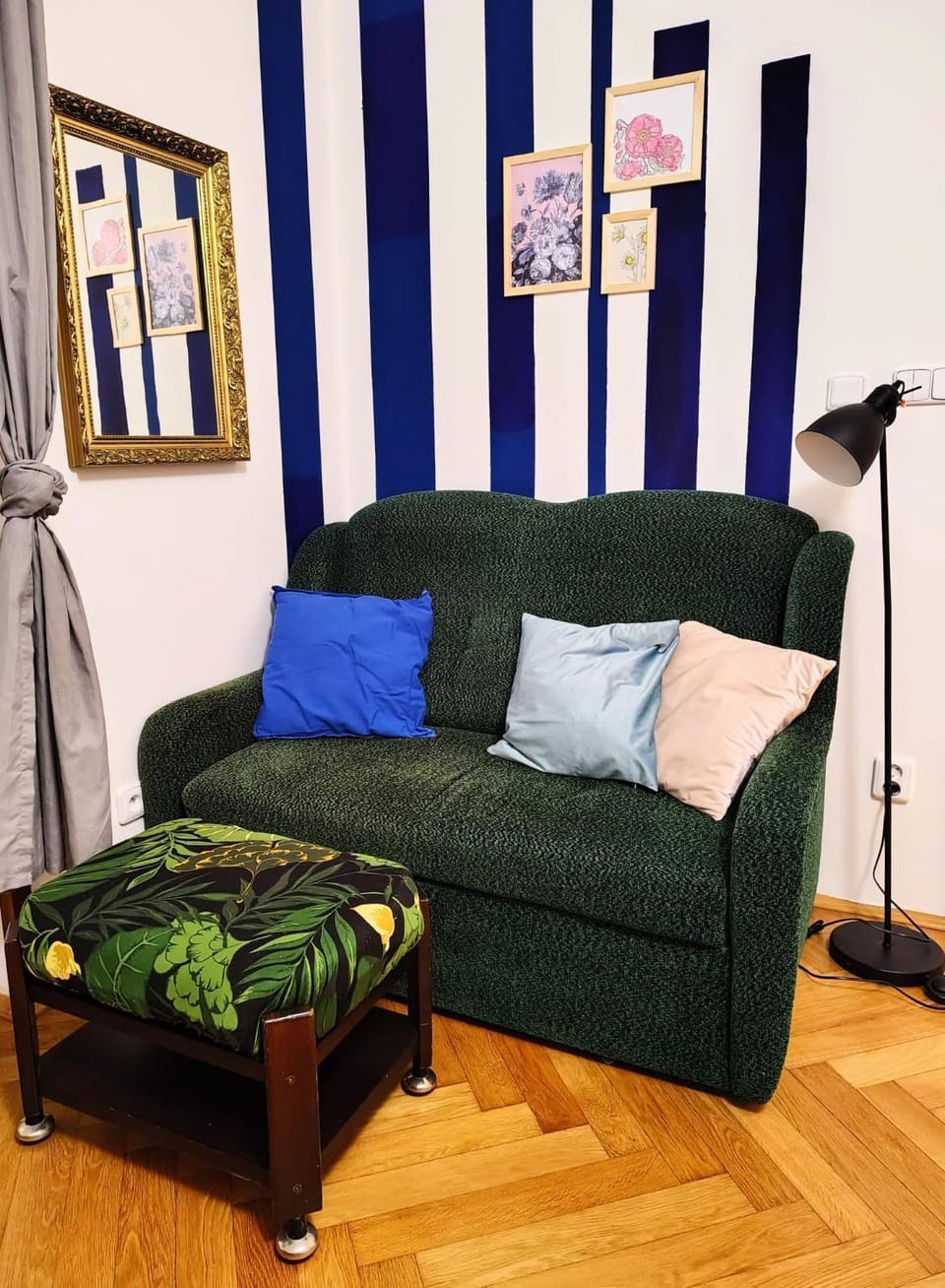 Seating area, Bedroom