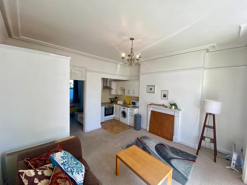 Kitchen or kitchenette, Living room, Seating area, oven, stove