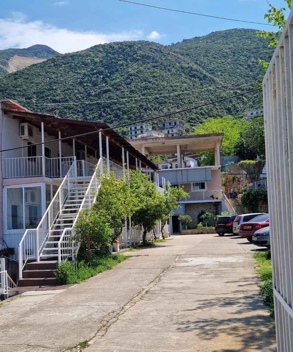 Renato Rooms & Apartments Hostel in Vlorë