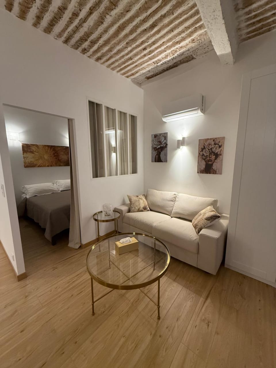 Très Grand studio neuf 50 m du port Lovely charrons 2 Apartment in Saint-Tropez