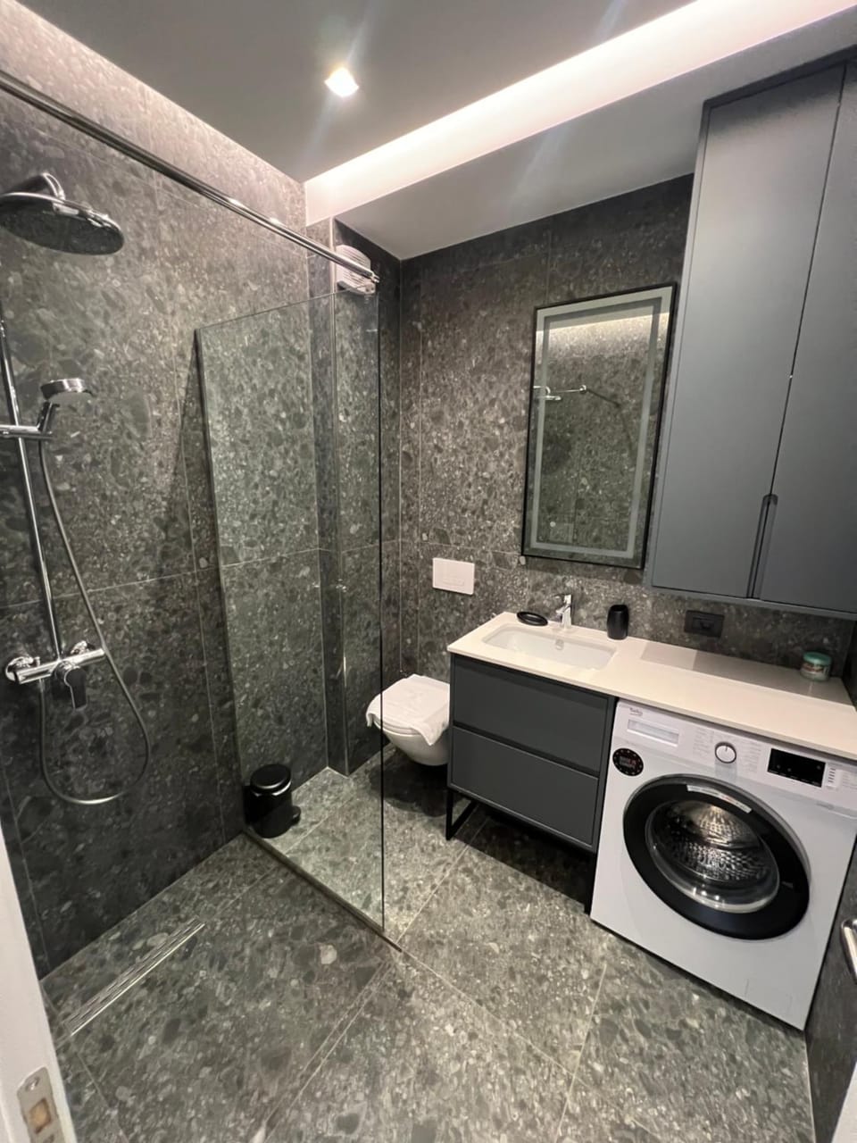 Shower, towels