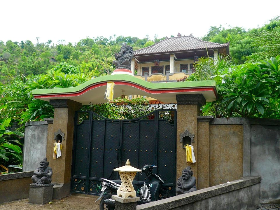 Facade/entrance