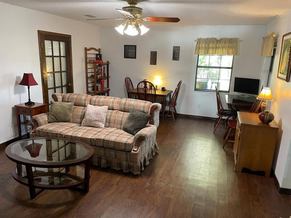 Lake View Retreat House in Florida