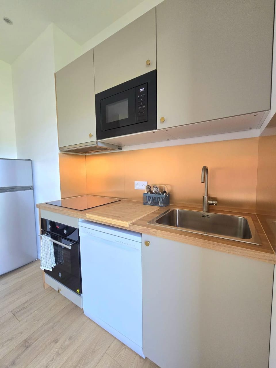 Garden view, oven, kitchen