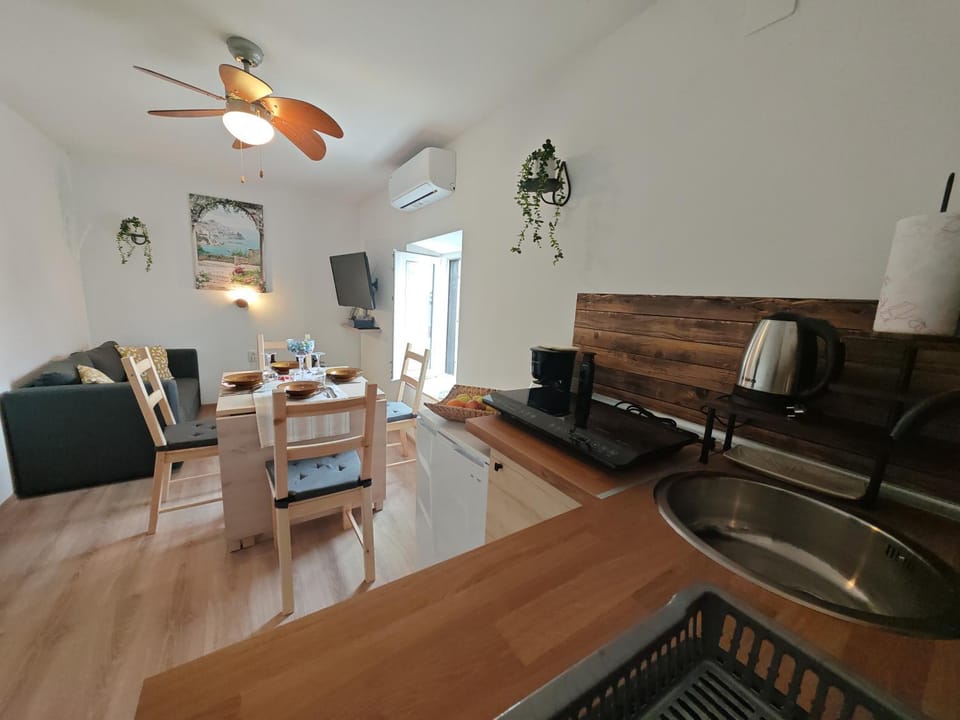 Kitchen or kitchenette, Living room, Dining area