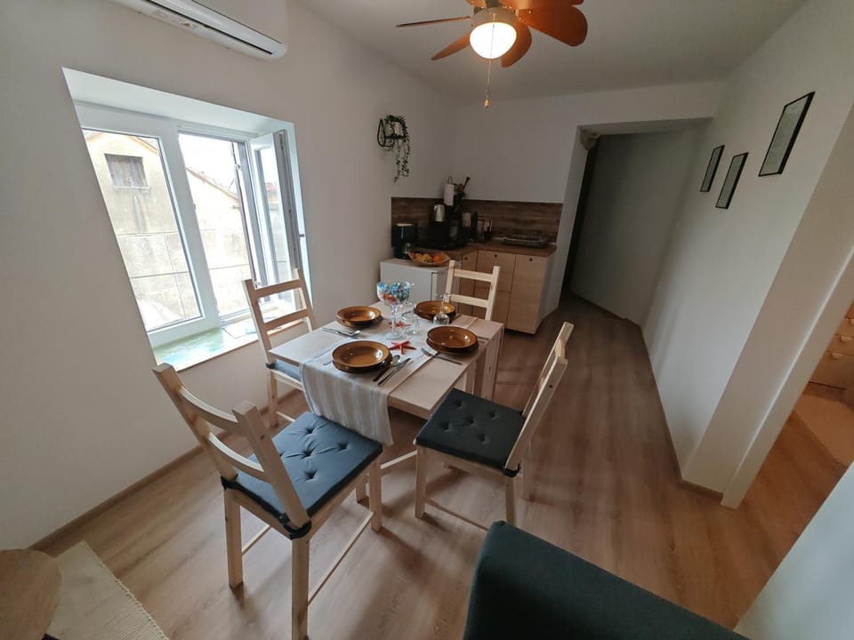 Kitchen or kitchenette, Living room, Dining area