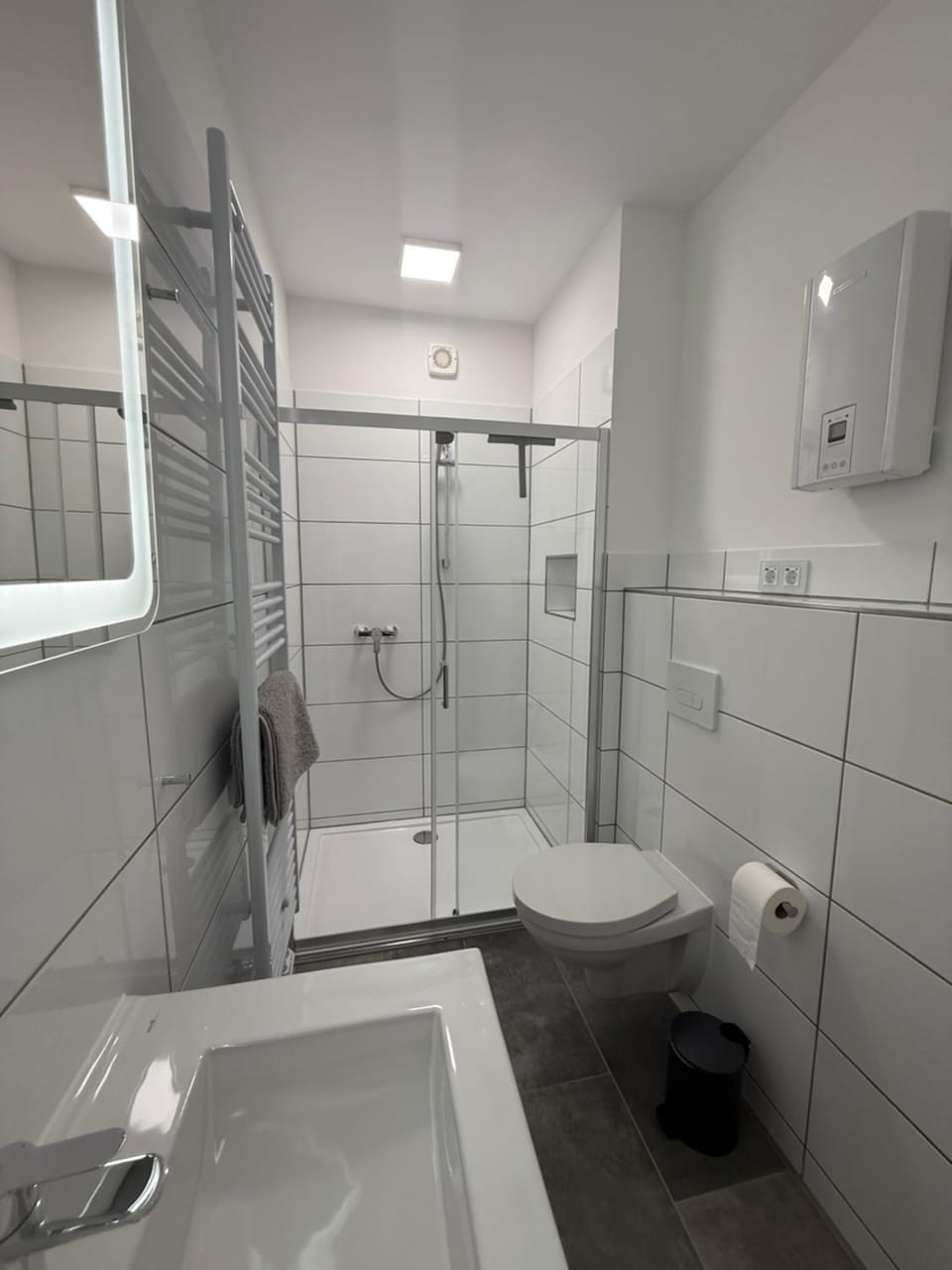 Shower, Toilet, Bathroom, towels
