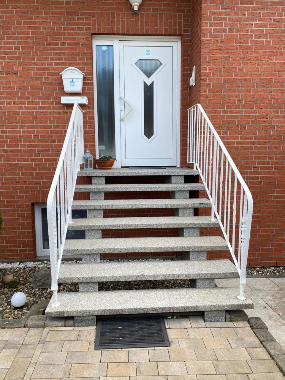Facade/entrance