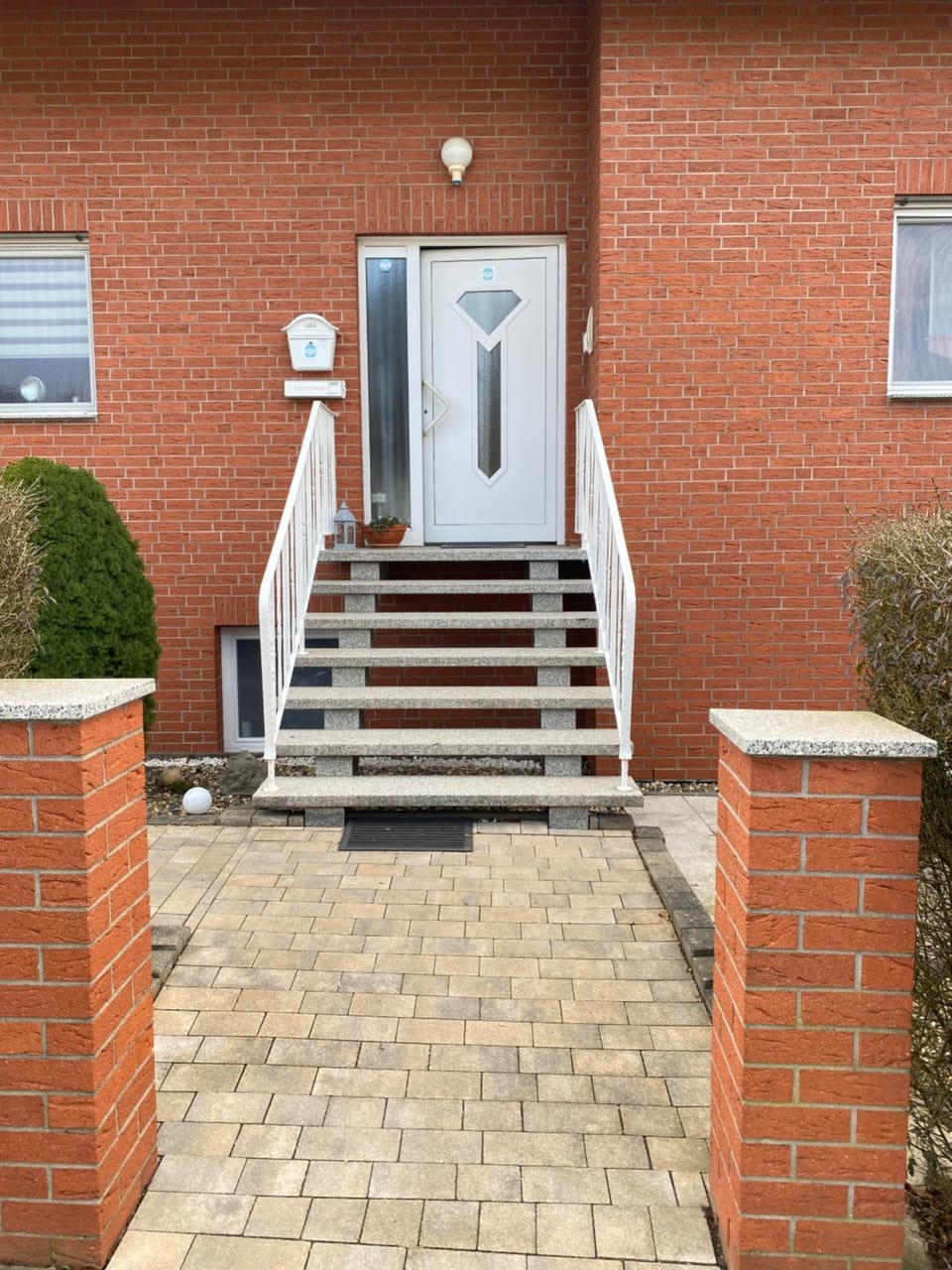 Facade/entrance