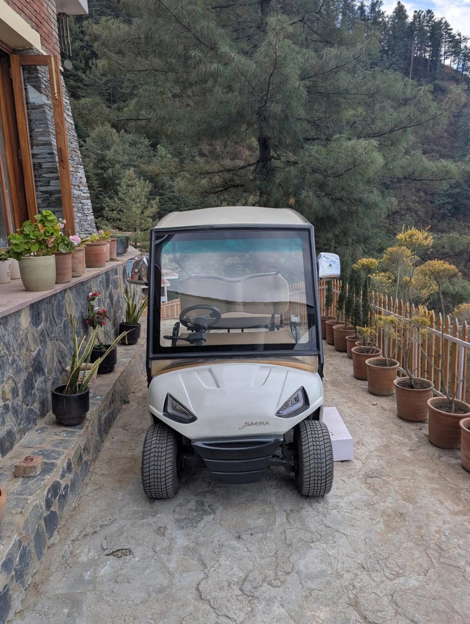 Firdaus at Theog - Luxurious 4 Bedroom Mountain View Villa Villa in Himachal Pradesh
