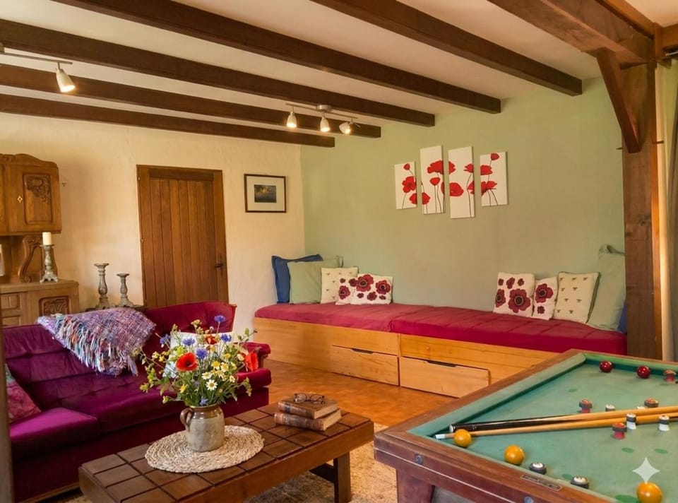 Les Glycines Gîte - shared heated pool - garden spa - garden of Eden House in Nouvelle-Aquitaine