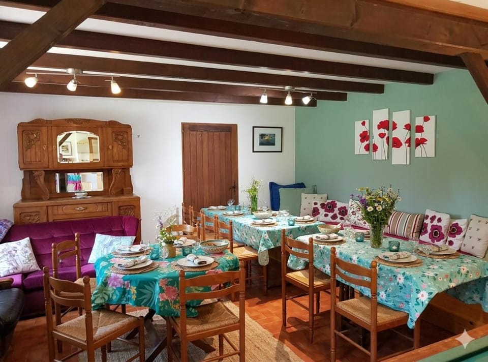 Les Glycines Gîte - shared heated pool - garden spa - garden of Eden House in Nouvelle-Aquitaine