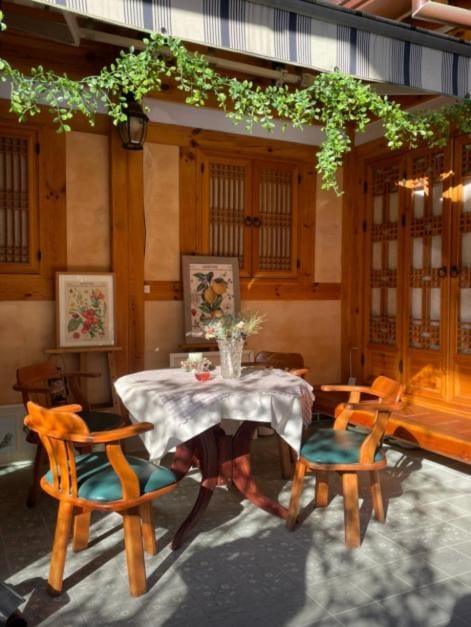 Hanok Positives Villa in Seoul