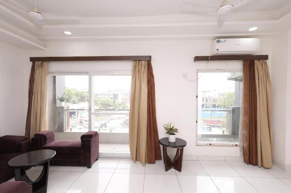 Opal Crown Hotel in Noida