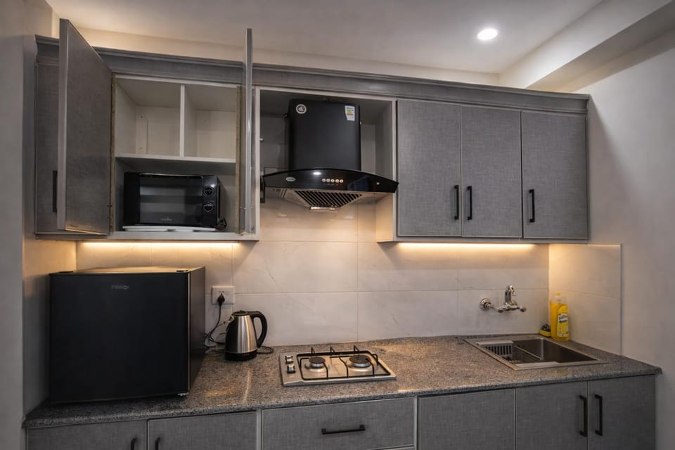 Kitchen or kitchenette, microwave, kitchen