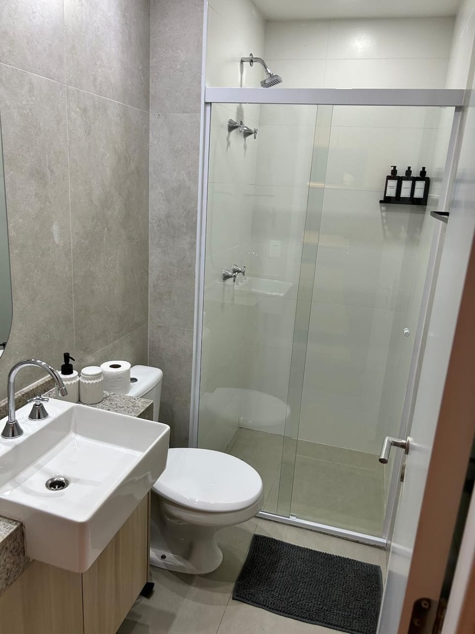 Shower, Toilet