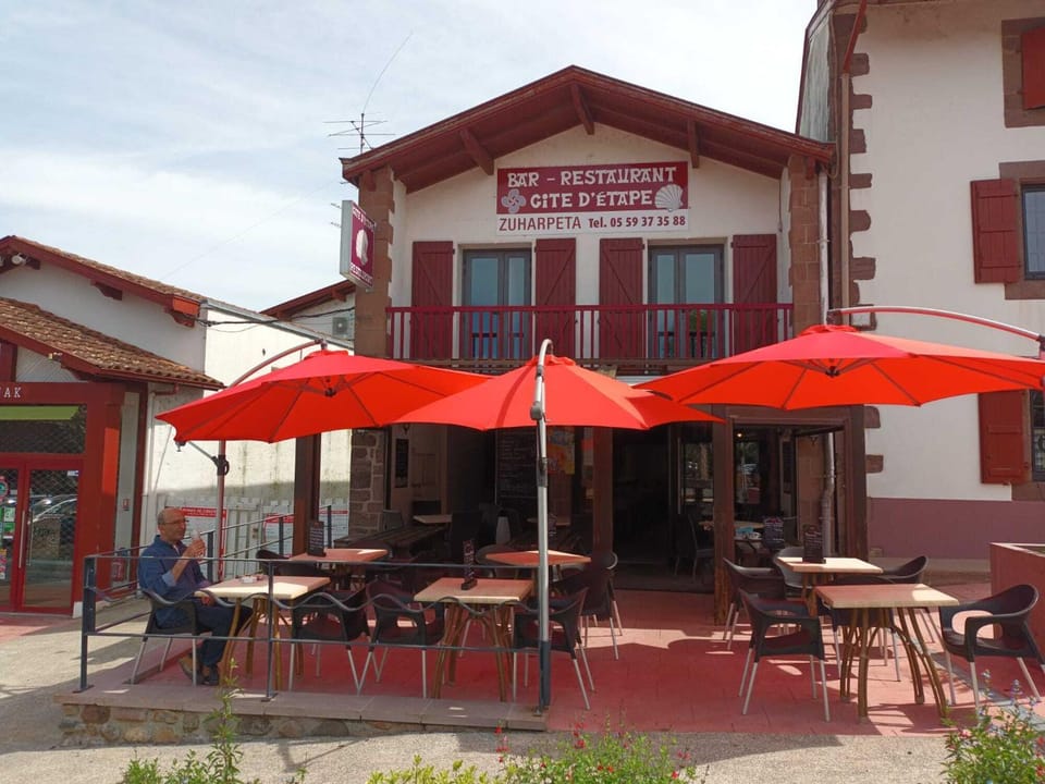 Property building, Restaurant/places to eat, Banquet/Function facilities, Bedroom, group of guests