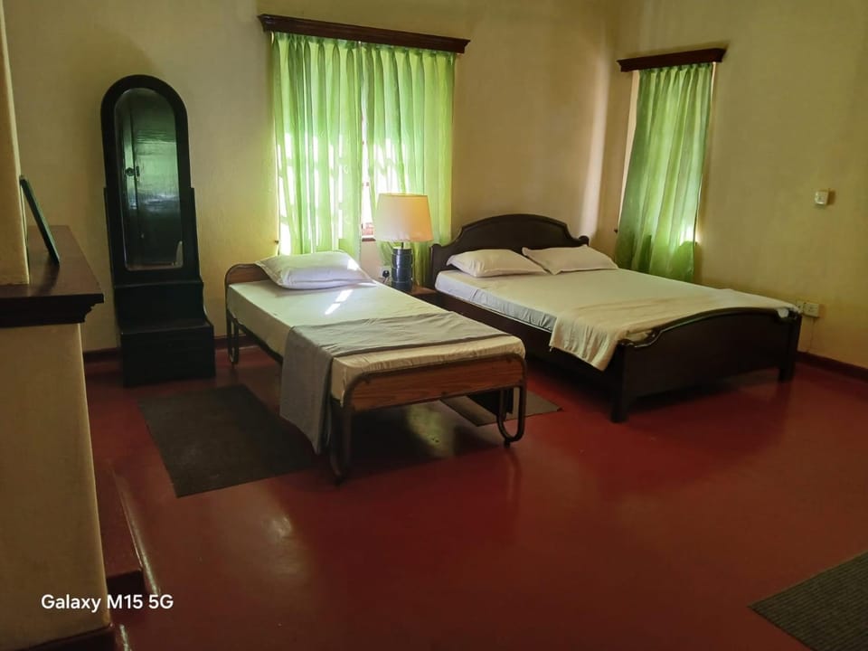 Gleanloch Holiday Resort Bed and Breakfast in Central Province
