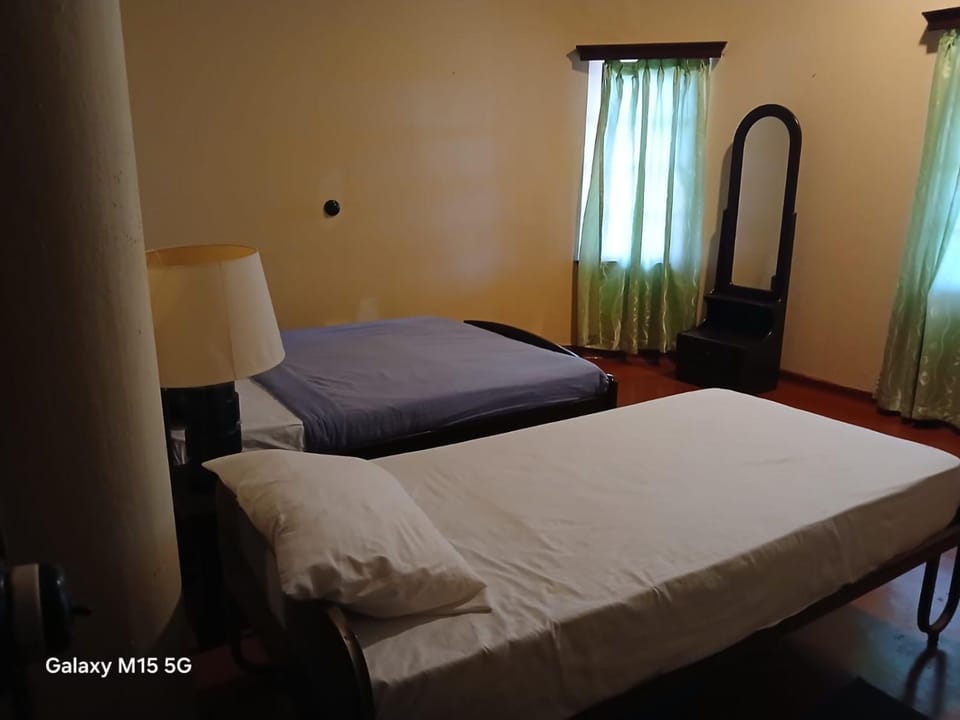 Gleanloch Holiday Resort Bed and Breakfast in Central Province