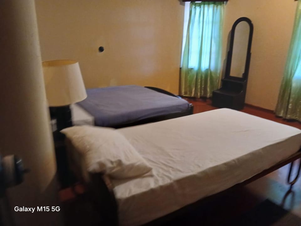 Gleanloch Holiday Resort Bed and Breakfast in Central Province