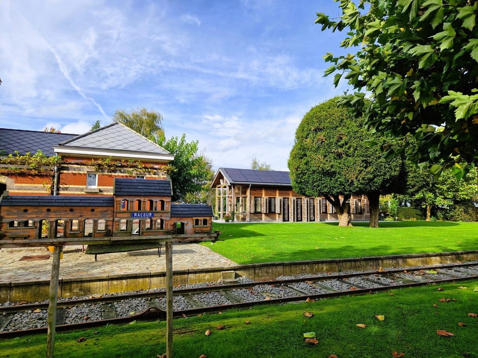 Station Racour 'Grand Logement des Piocheurs' House in Flanders