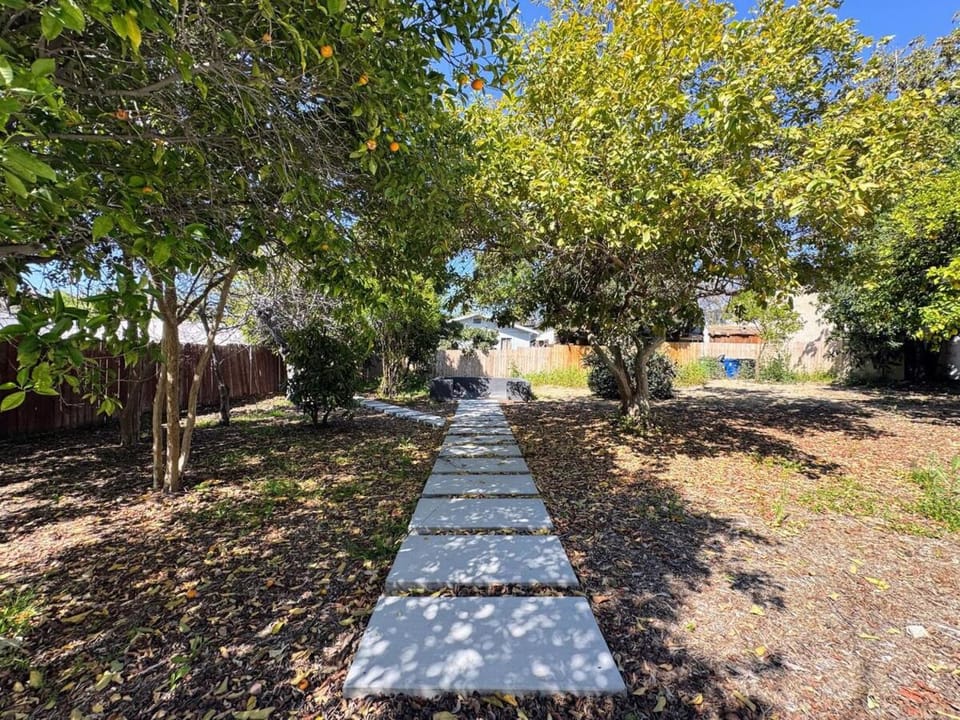 Modern Home in Hip Highland Park - Walk to Shops House in Eagle Rock