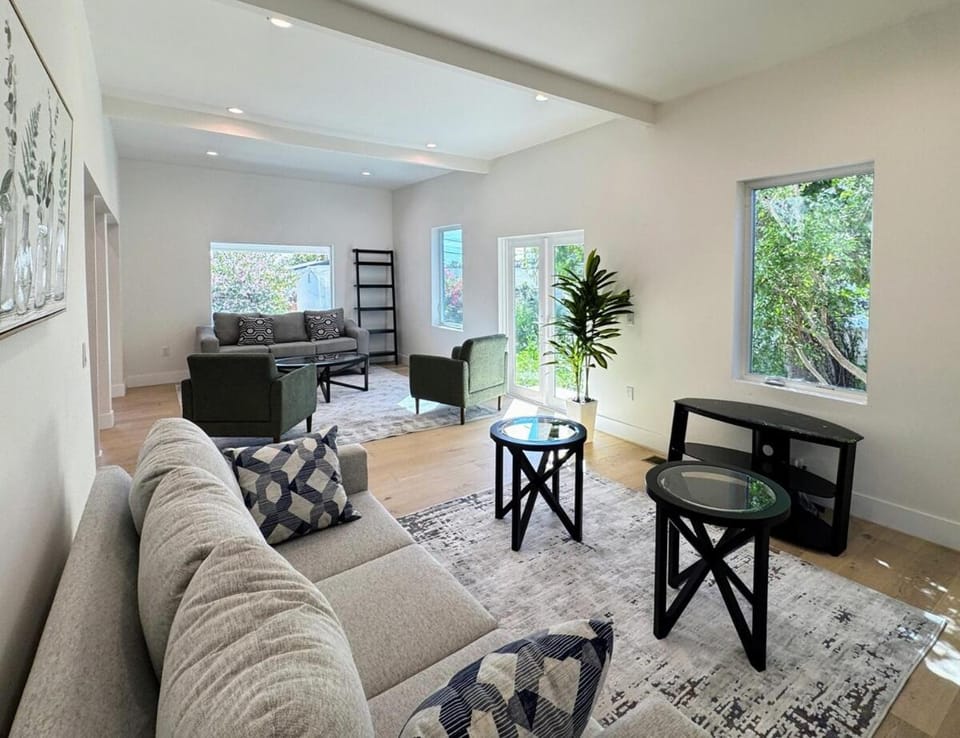 Modern Home in Hip Highland Park - Walk to Shops House in Eagle Rock
