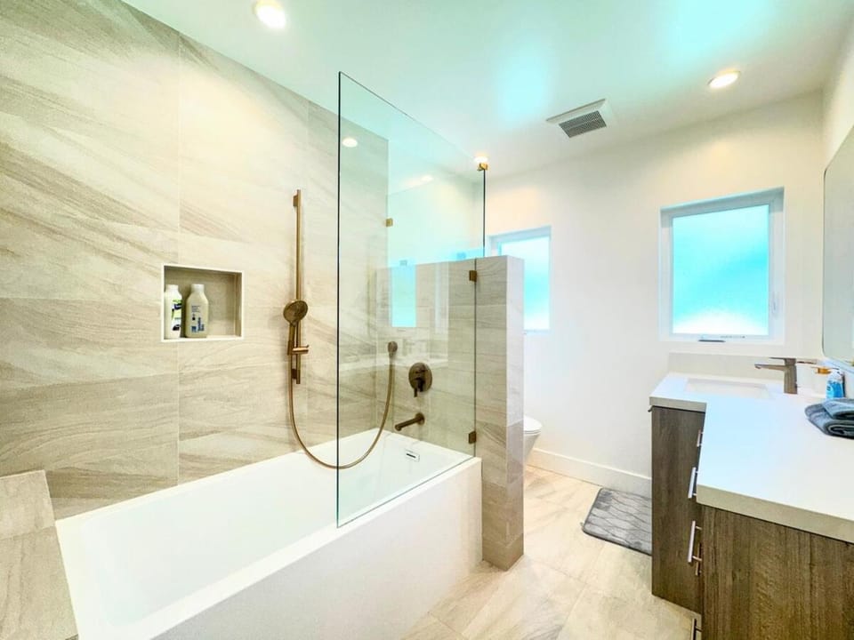 Modern Home in Hip Highland Park - Walk to Shops House in Eagle Rock