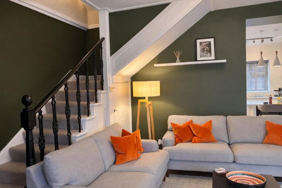 Taigh Beag - Riverside Highland Cottage House in Inverness