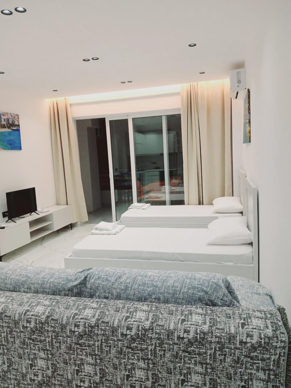 Photo of the whole room, Bedroom