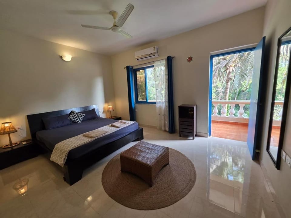Bed, Photo of the whole room, Bedroom, air conditioner