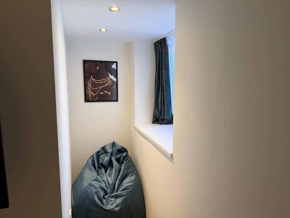 Decorative detail, Seating area