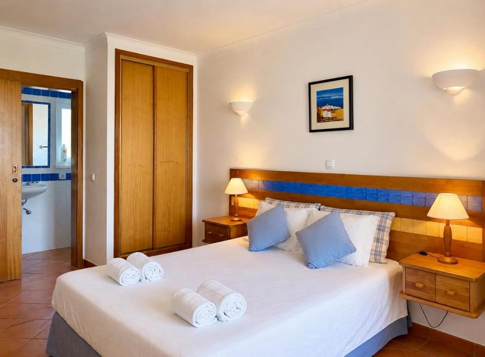 Bed, Photo of the whole room, Bedroom, towels, wardrobe