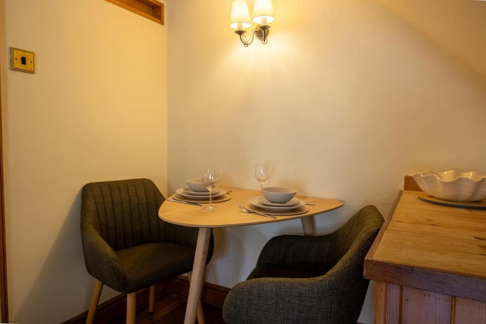 Cosy cottage close to the Market Square House in England