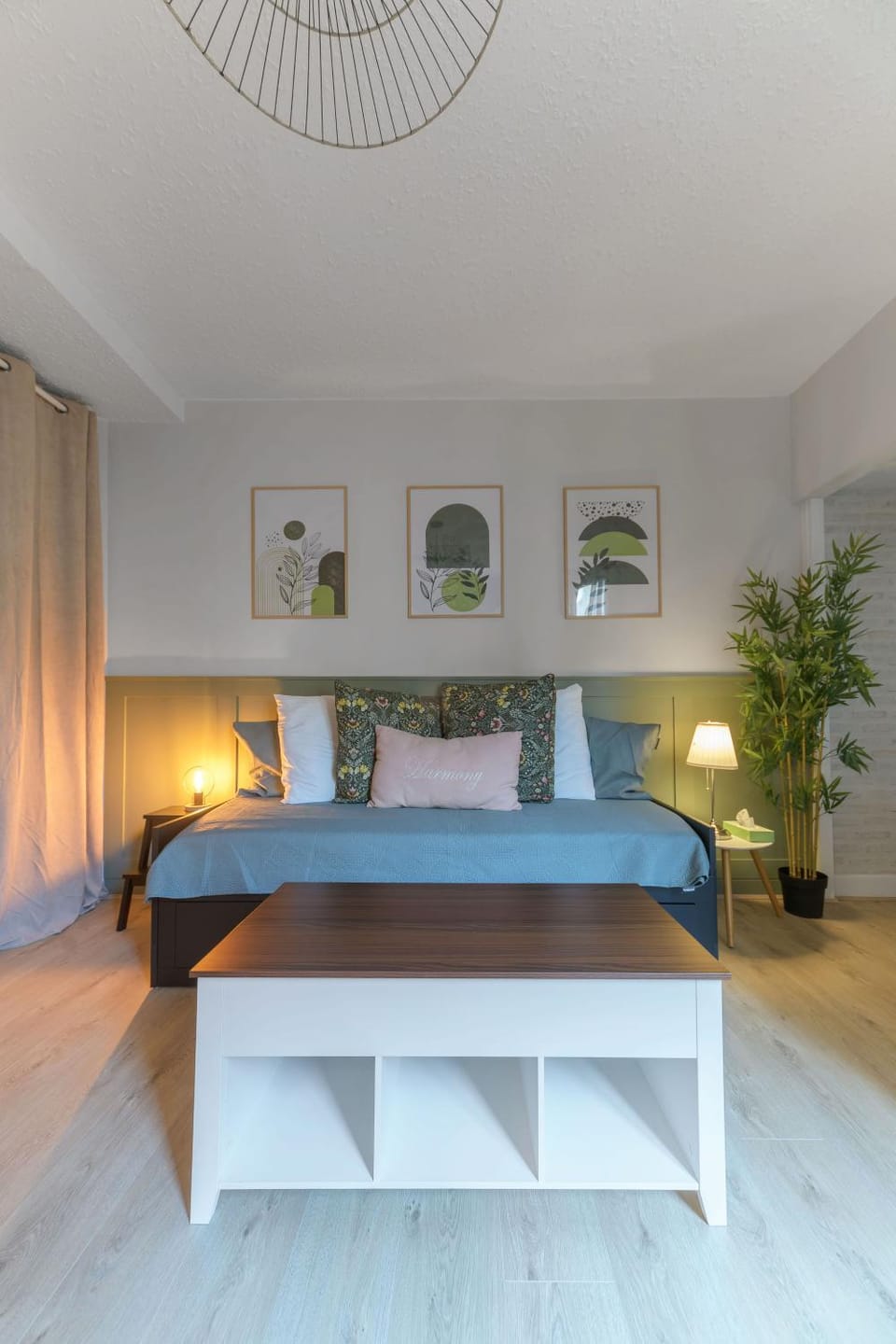 Bed, Living room