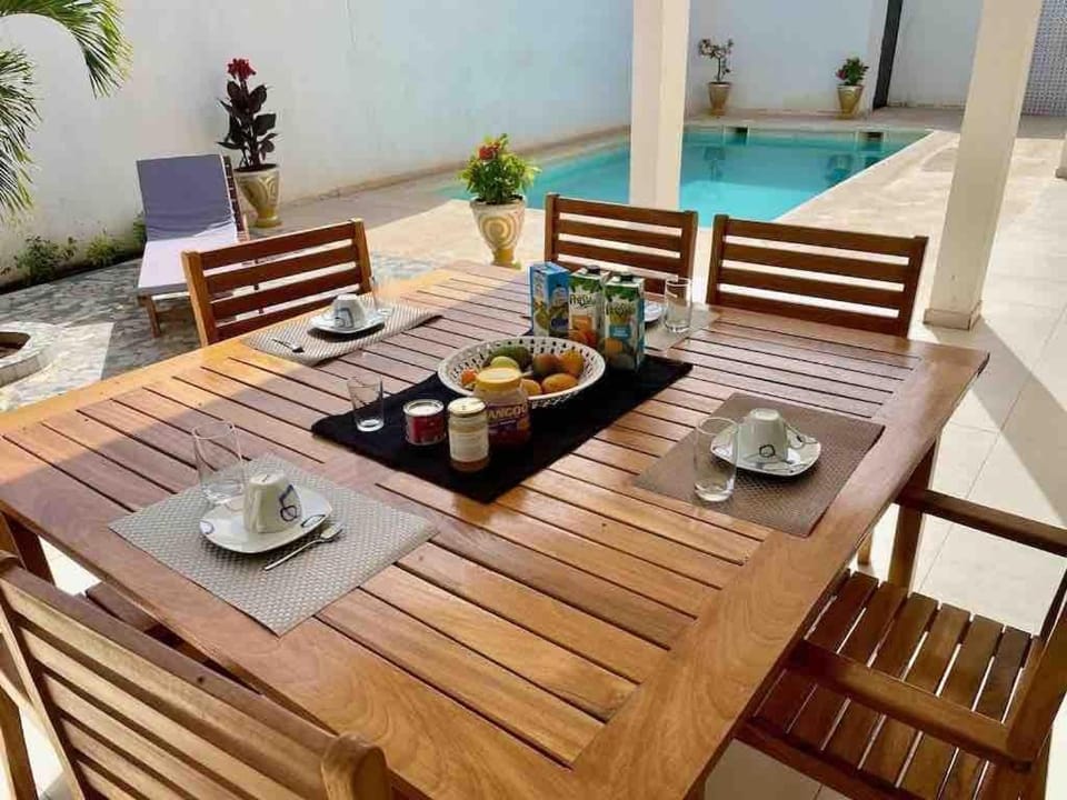 Villa Mame Antou - Piscine sans vis-à-vis - plage à 5 min - 8 personnes Villa in Thiès Region, Senegal