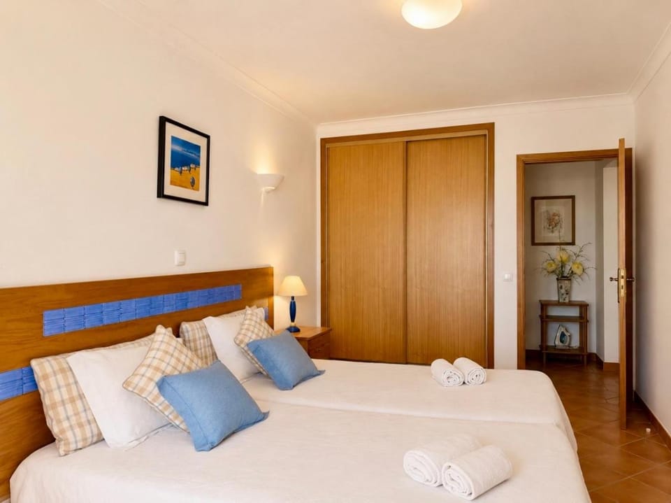 Bed, Photo of the whole room, Bedroom, towels, wardrobe