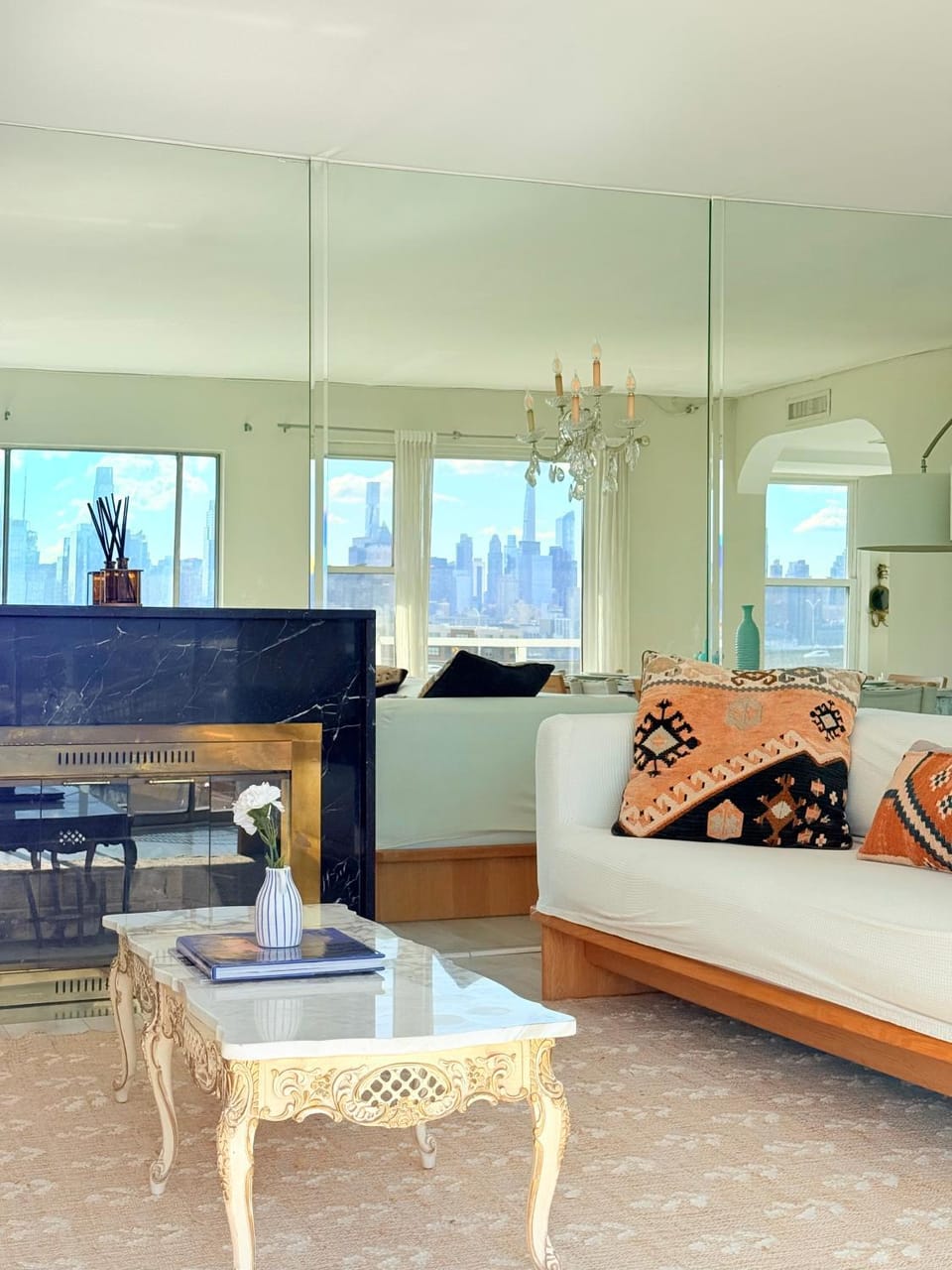 Spectacular Luxury Penthouse with NYC skyline view- 10 minutes to NYC Apartment in Weehawken