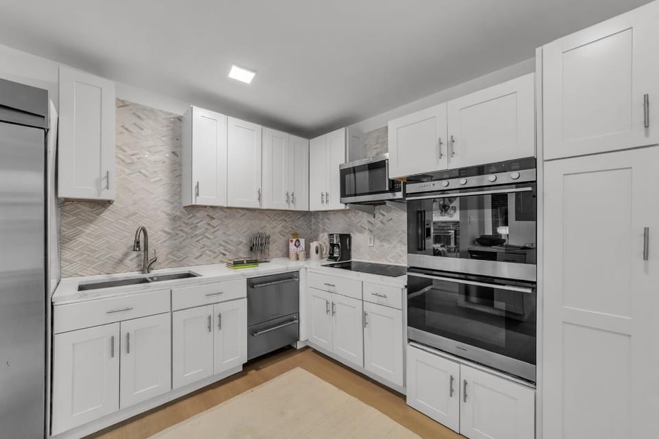 Spectacular Luxury Penthouse with NYC skyline view- 10 minutes to NYC Apartment in Weehawken