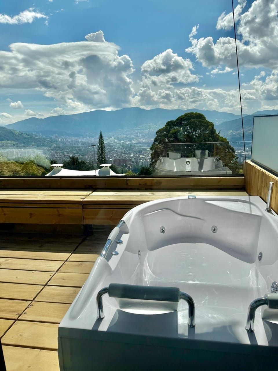Hot Tub, Balcony/Terrace, City view, Mountain view