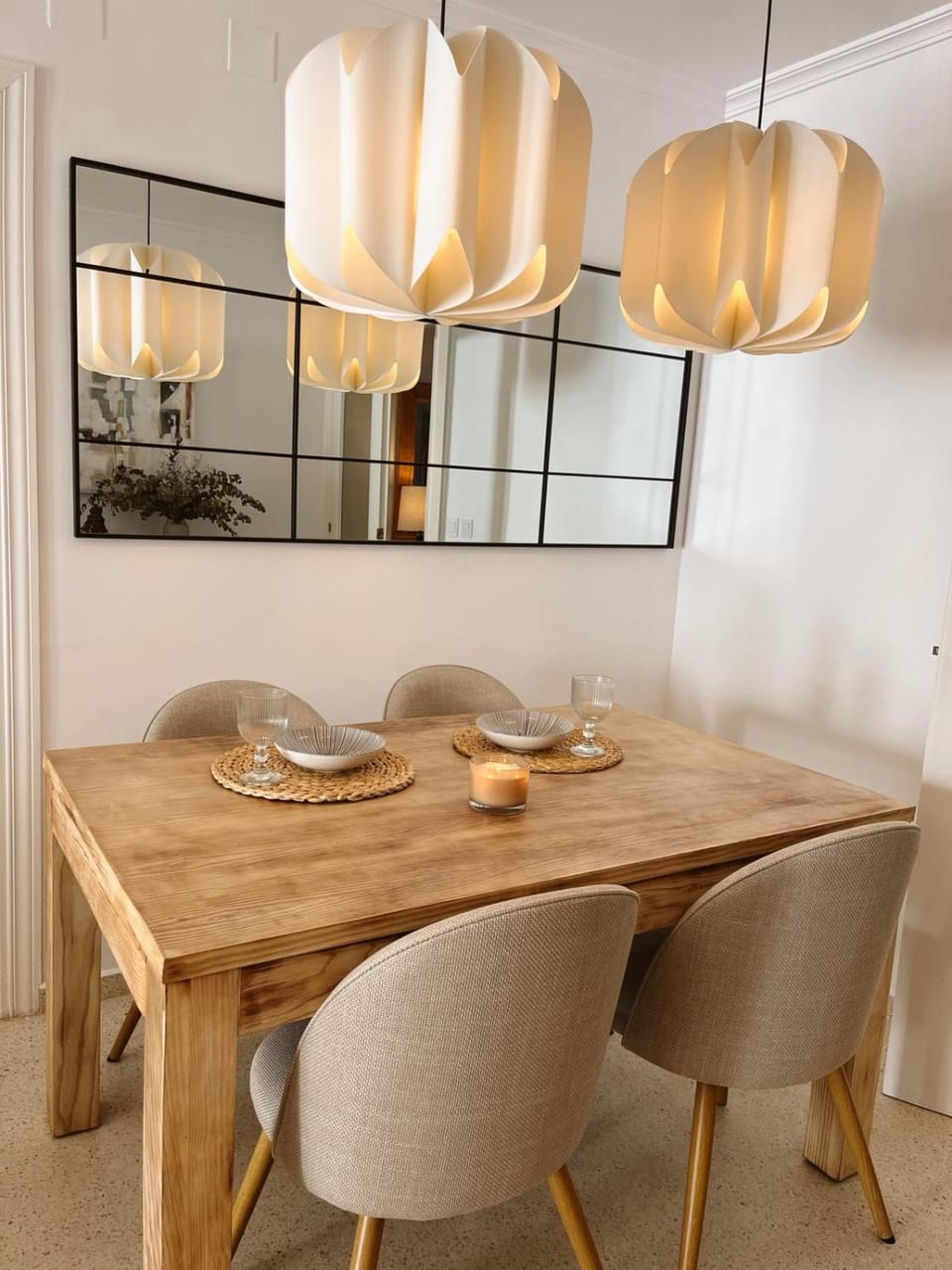 Living room, Seating area, Dining area, internet