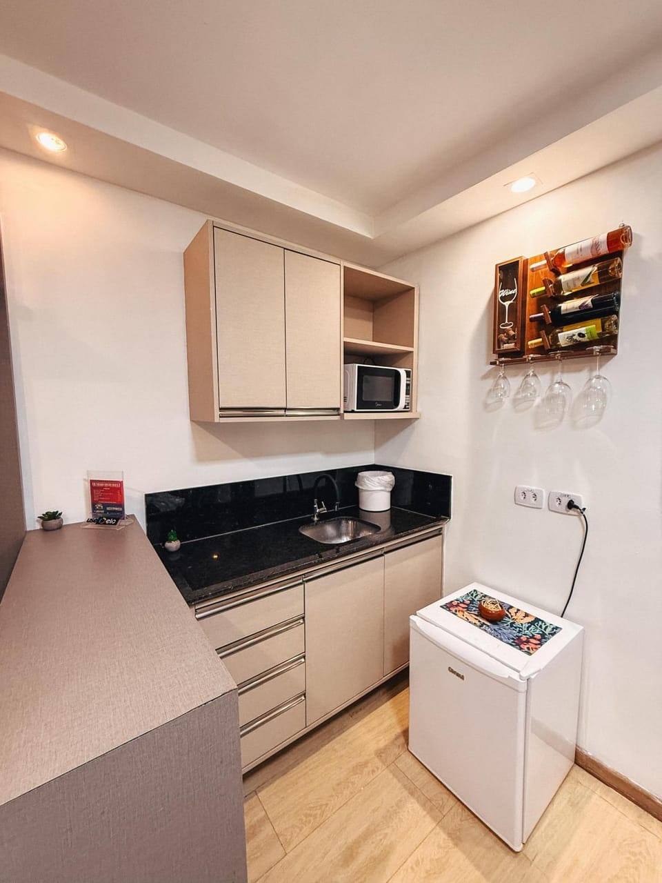 Drinks, Alcoholic drinks, microwave, minibar, kitchen