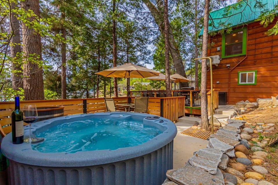 Stargazing Dome with Forrest Cottage on Lakefront Property Luxury tent in Bass Lake